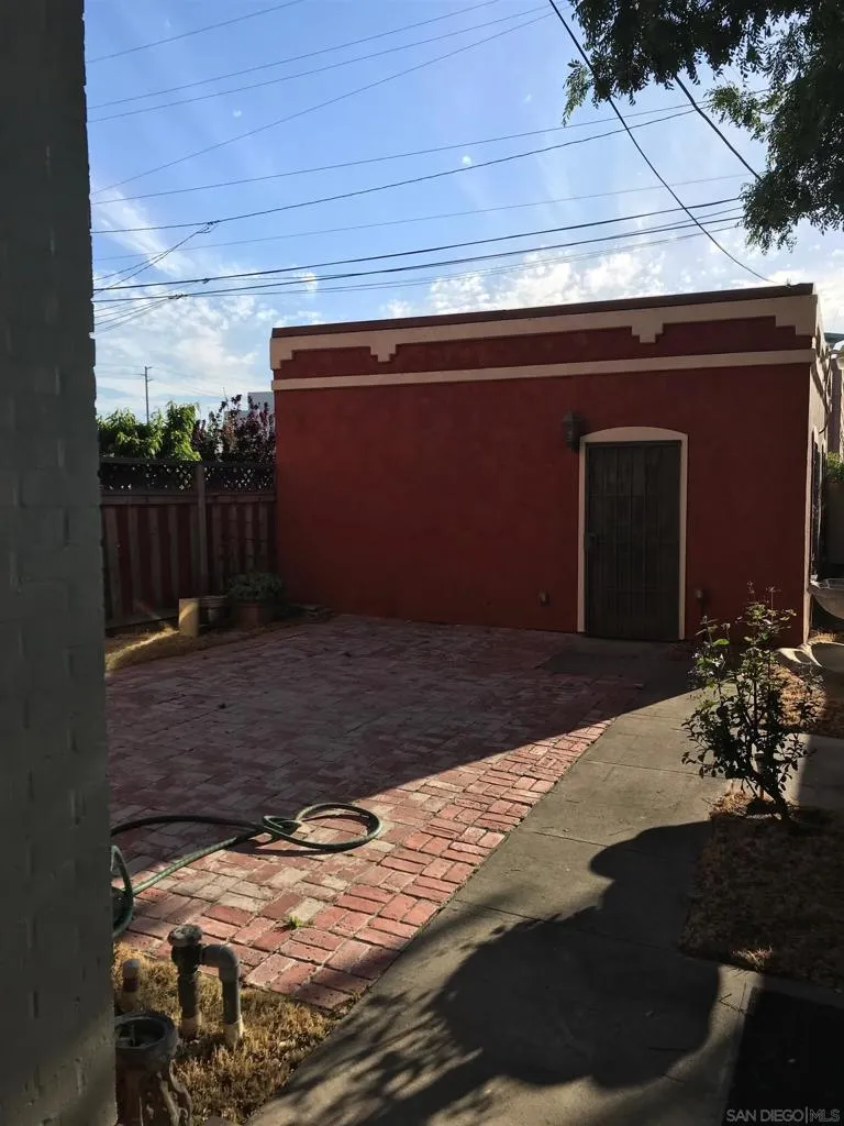 906 A Ave National City, CA 91950
