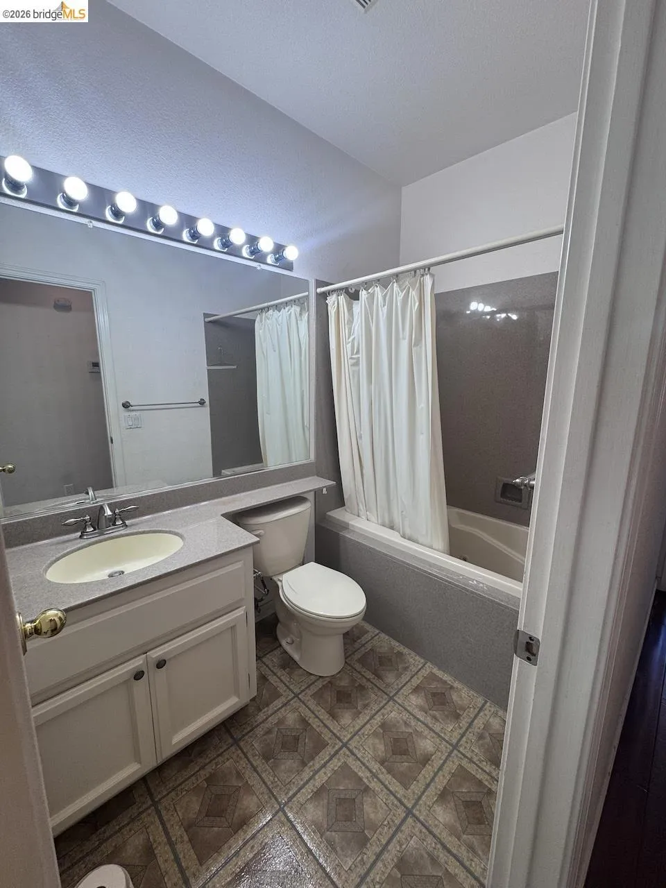 5001 Meadow Pass Way Antelope, CA 95843
