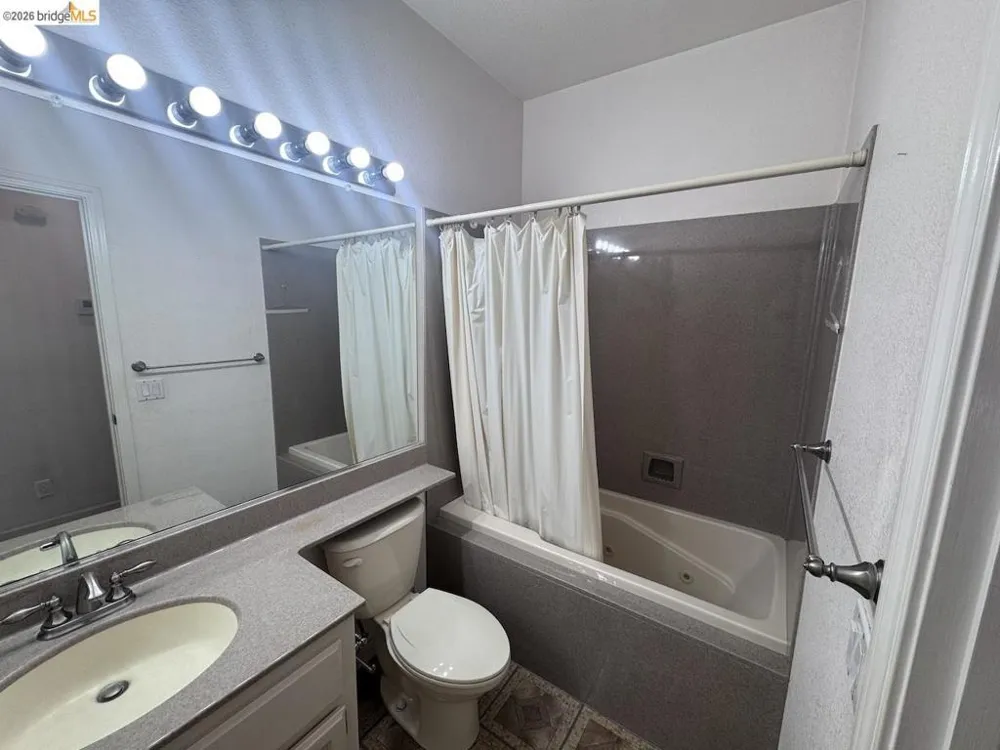 5001 Meadow Pass Way Antelope, CA 95843