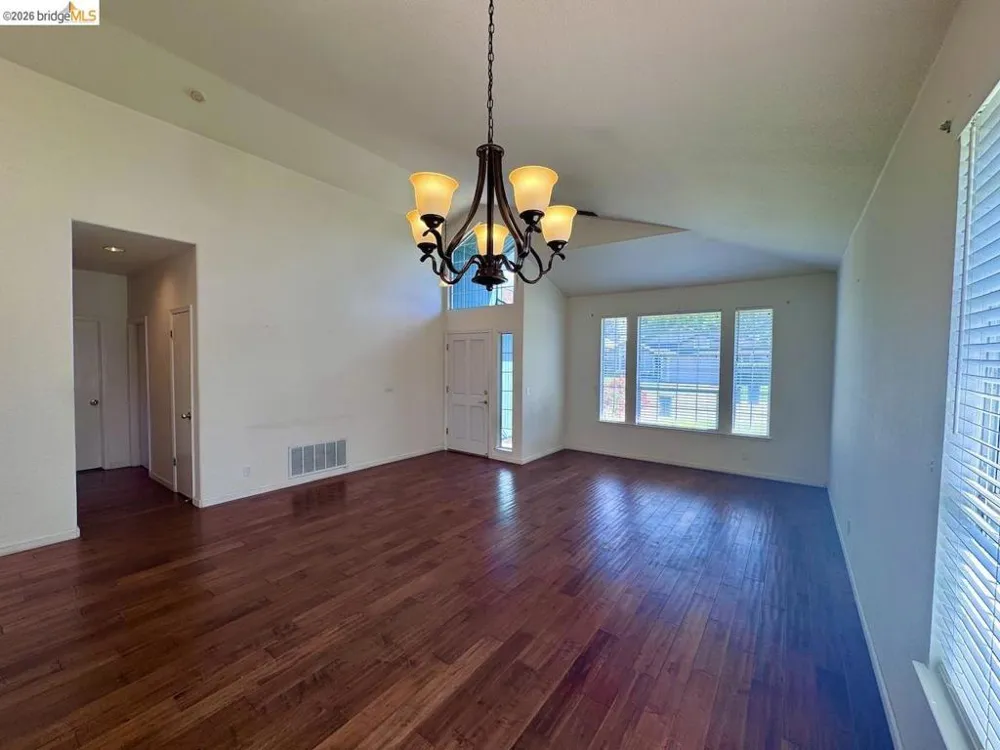 5001 Meadow Pass Way Antelope, CA 95843