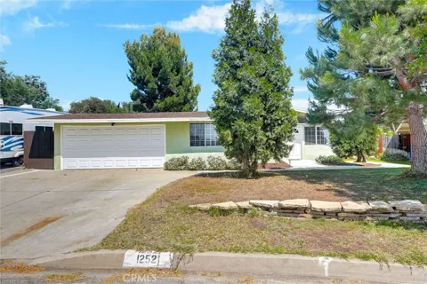 1252 E Walnut