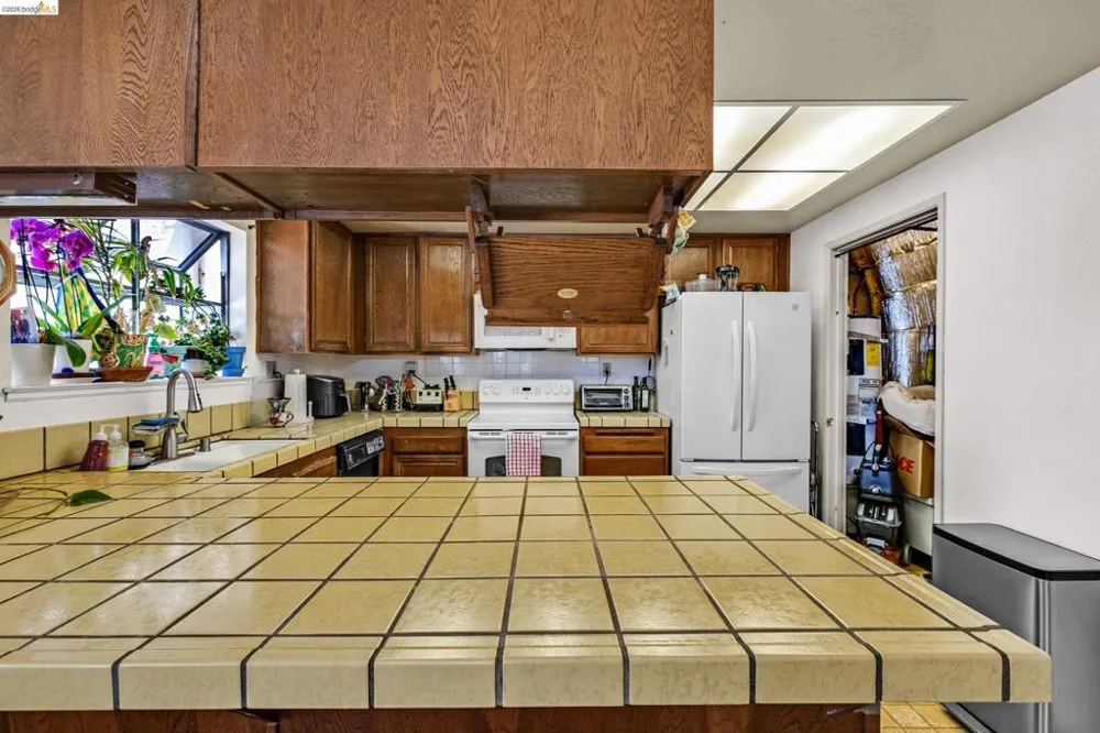 2567 El Portal Dr #A San Pablo, CA 94806