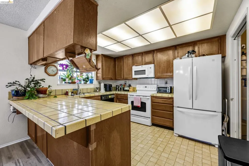 2567 El Portal Dr #A San Pablo, CA 94806