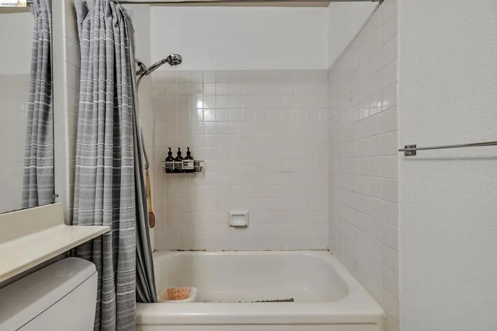 2567 El Portal Dr #A San Pablo, CA 94806
