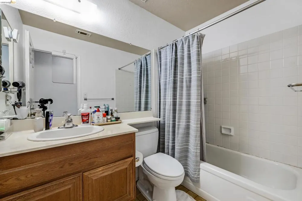 2567 El Portal Dr #A San Pablo, CA 94806