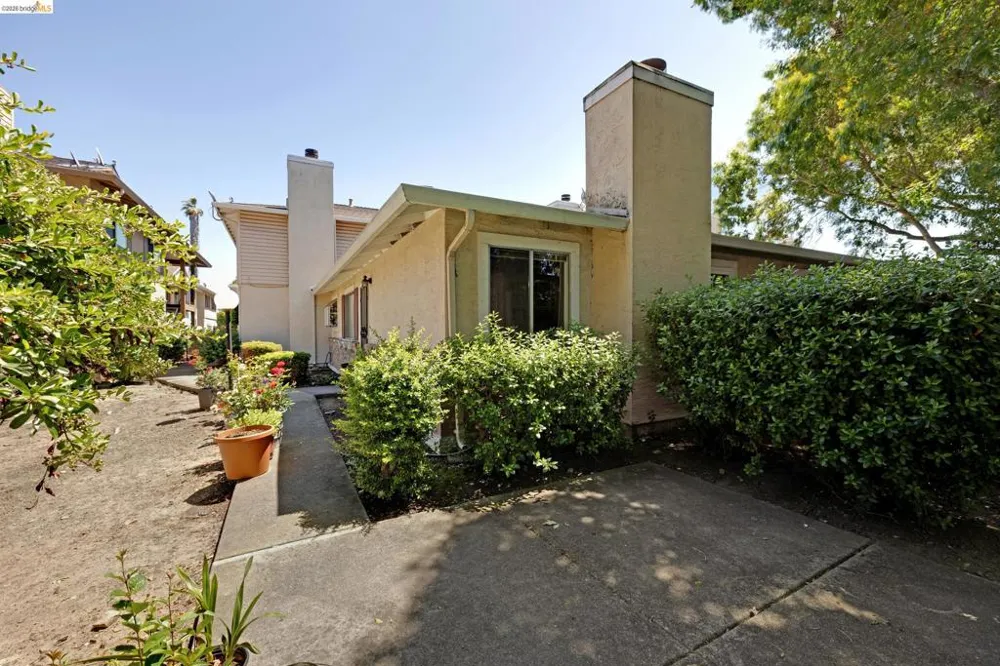2567 El Portal Dr #A San Pablo, CA 94806