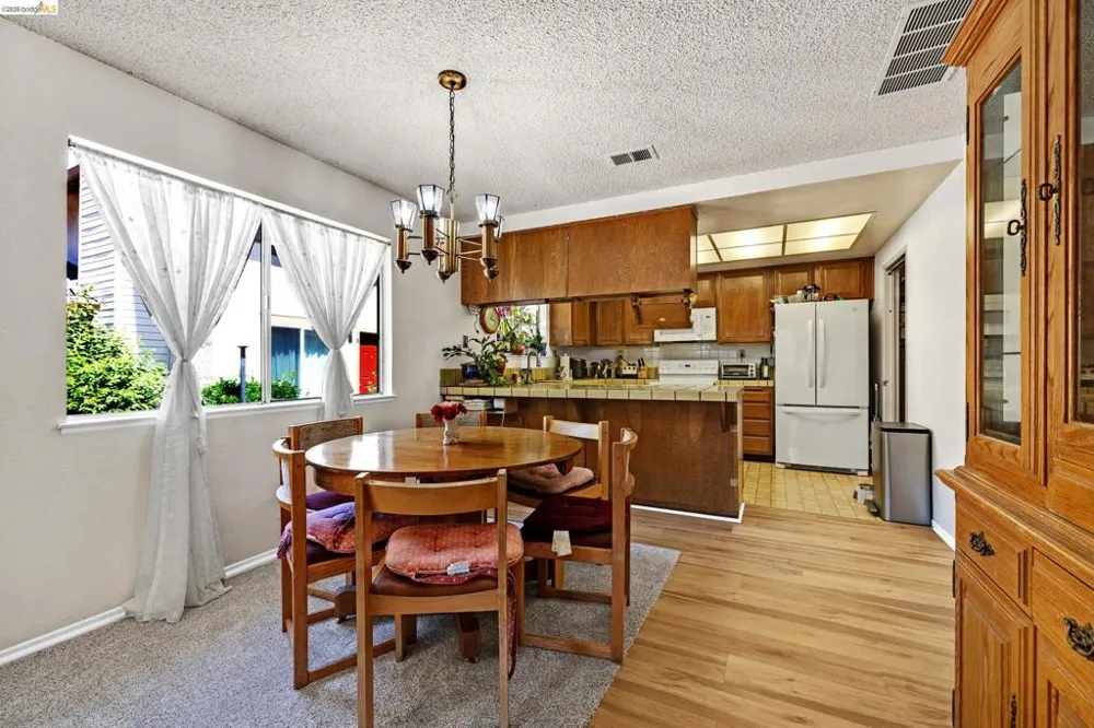 2567 El Portal Dr #A San Pablo, CA 94806