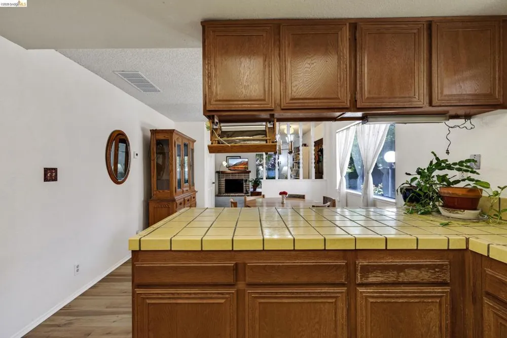 2567 El Portal Dr #A San Pablo, CA 94806