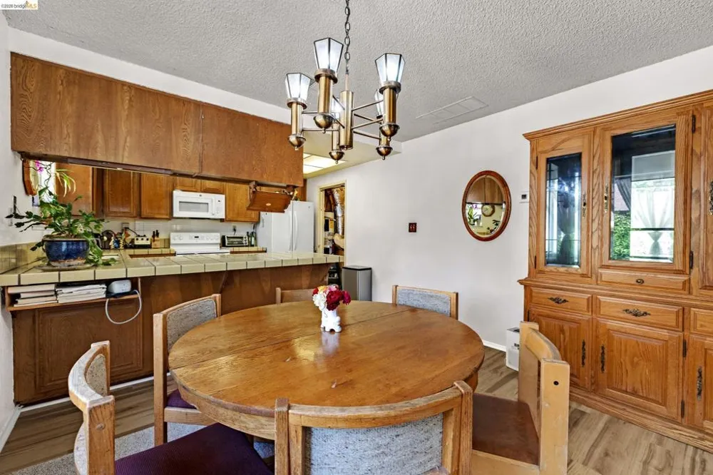 2567 El Portal Dr #A San Pablo, CA 94806