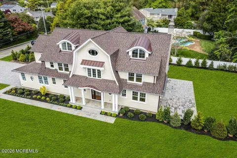 907 Riverview Drive