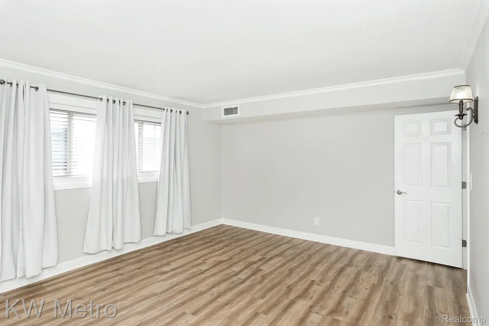 2377 WALTON BOULEVARD #11 Rochester Hills City, MI 48309