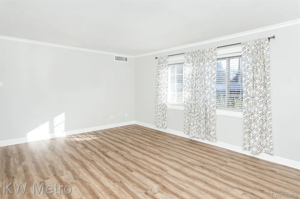 2377 WALTON BOULEVARD #11 Rochester Hills City, MI 48309
