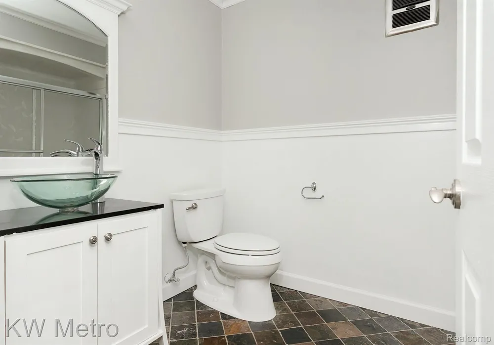 2377 WALTON BOULEVARD #11 Rochester Hills City, MI 48309