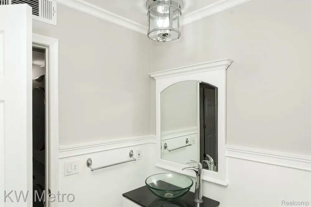 2377 WALTON BOULEVARD #11 Rochester Hills City, MI 48309