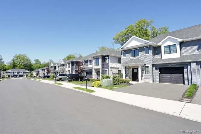 11 Silverwood Circle Suffern, NY 10901