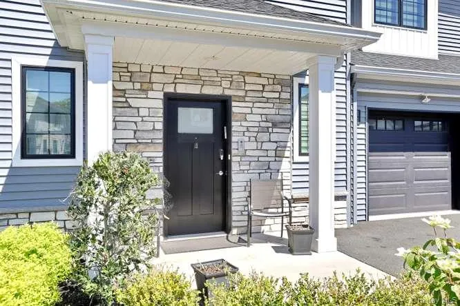 11 Silverwood Circle Suffern, NY 10901