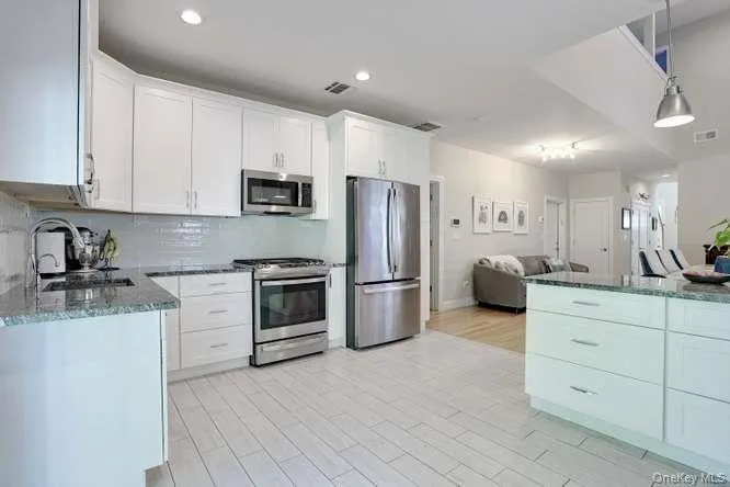 11 Silverwood Circle Suffern, NY 10901