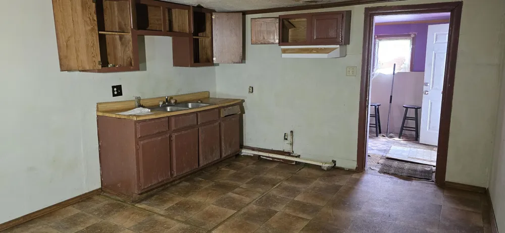 17881 S River Road Three Rivers, MI 49093