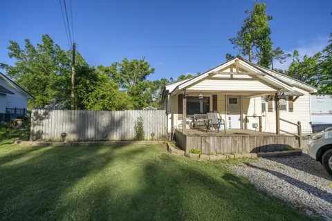 730 CRAVENS DR