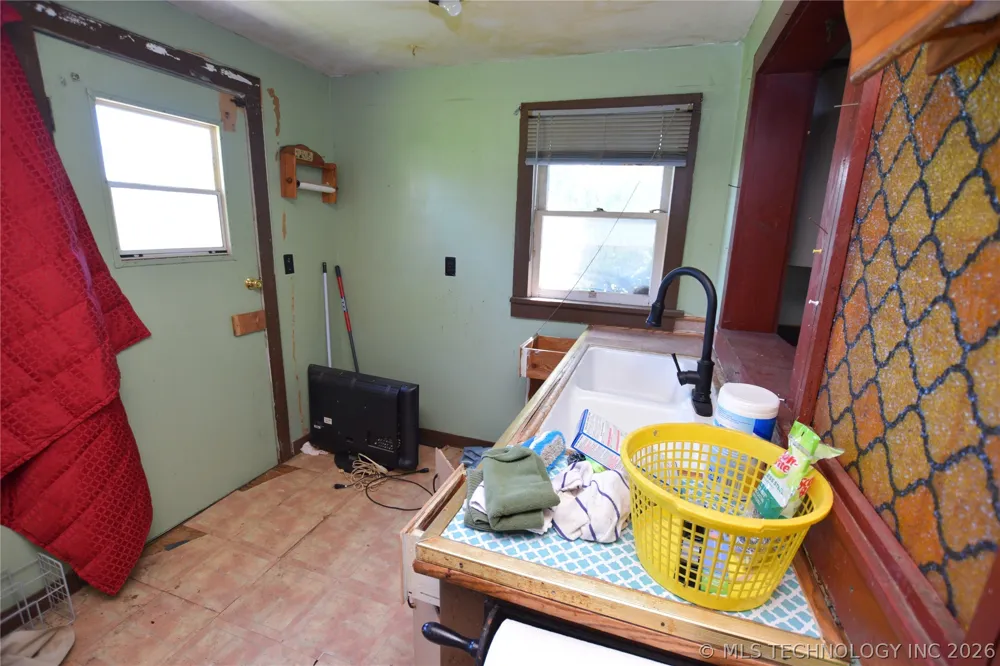 13 W Chestnut Street Stilwell, OK 74960