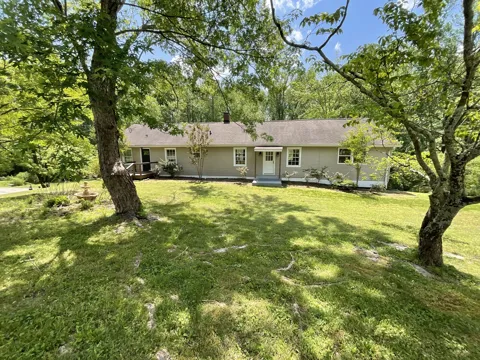 5843 Happy Hollow Ln