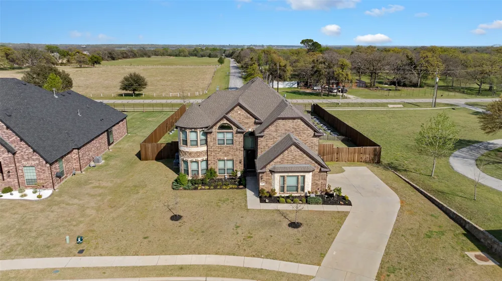 800 Beckington Drive Shady Shores, TX 76208