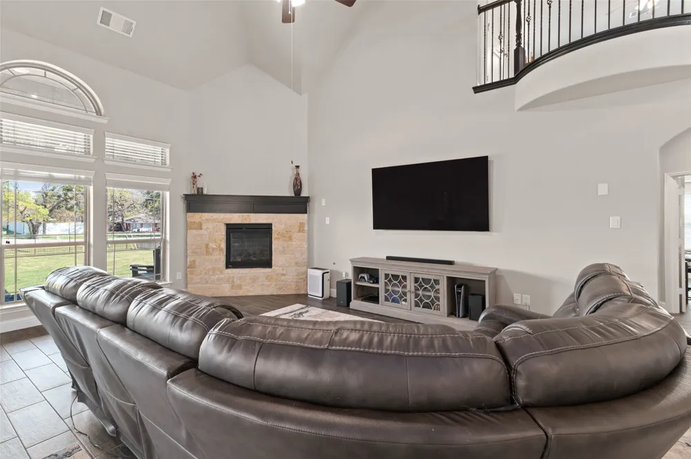 800 Beckington Drive Shady Shores, TX 76208