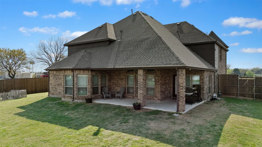 800 Beckington Drive Shady Shores, TX 76208