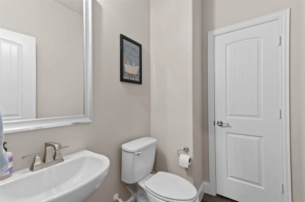 800 Beckington Drive Shady Shores, TX 76208