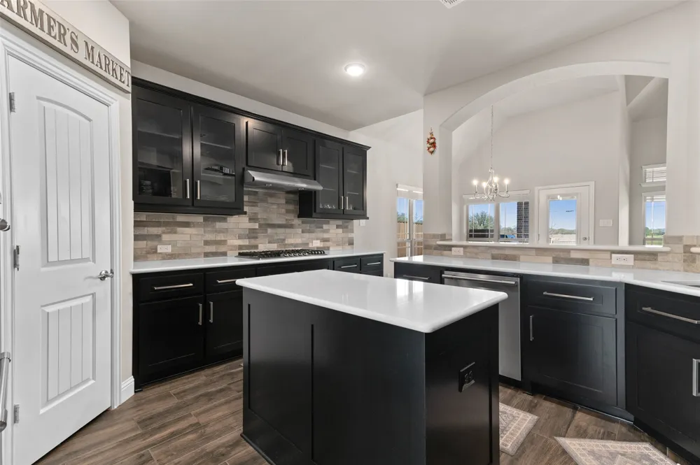 800 Beckington Drive Shady Shores, TX 76208