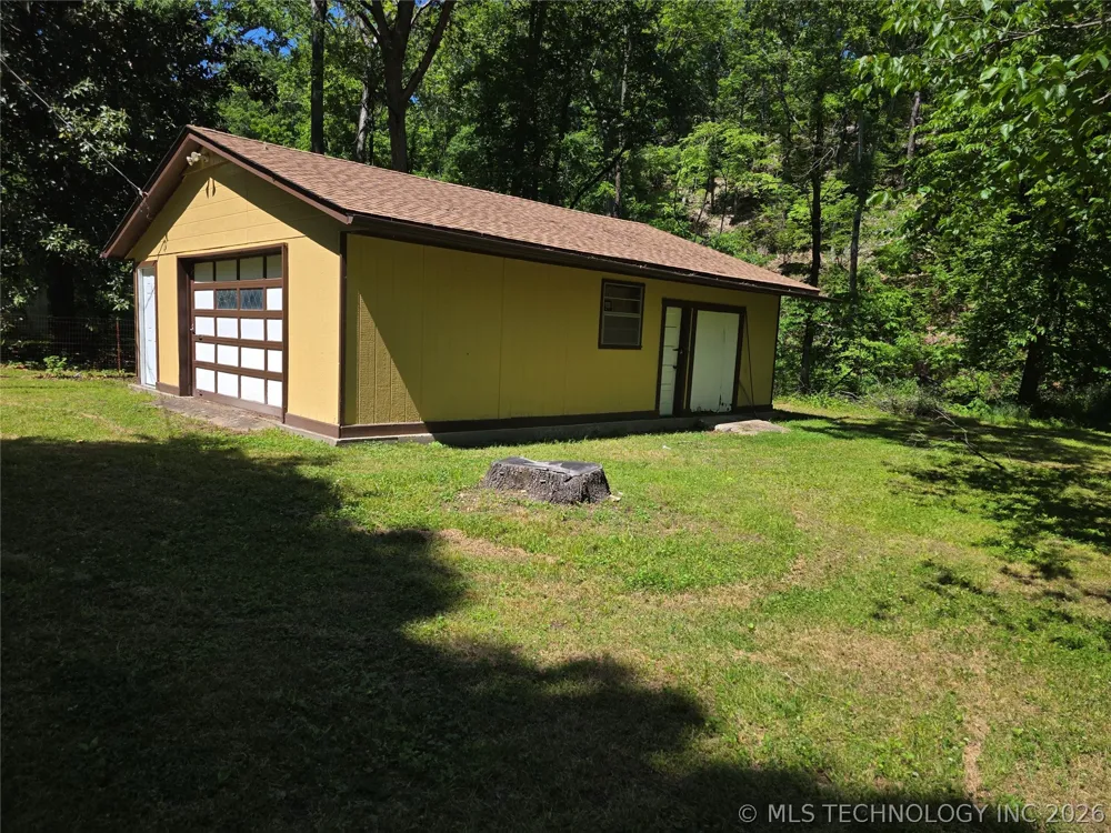 20453 E Whipperwill Road Tahlequah, OK 74464