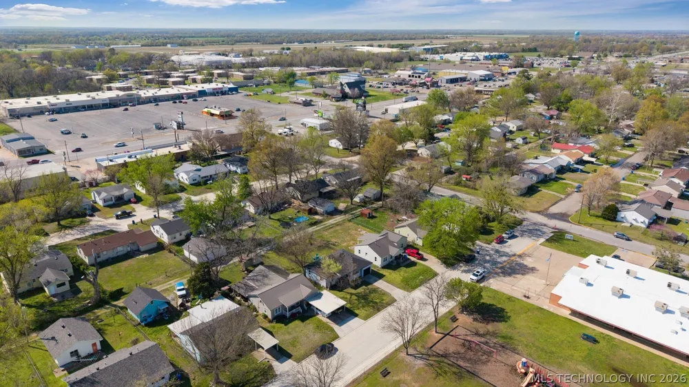 1925 B STREET NE Miami, OK 74354