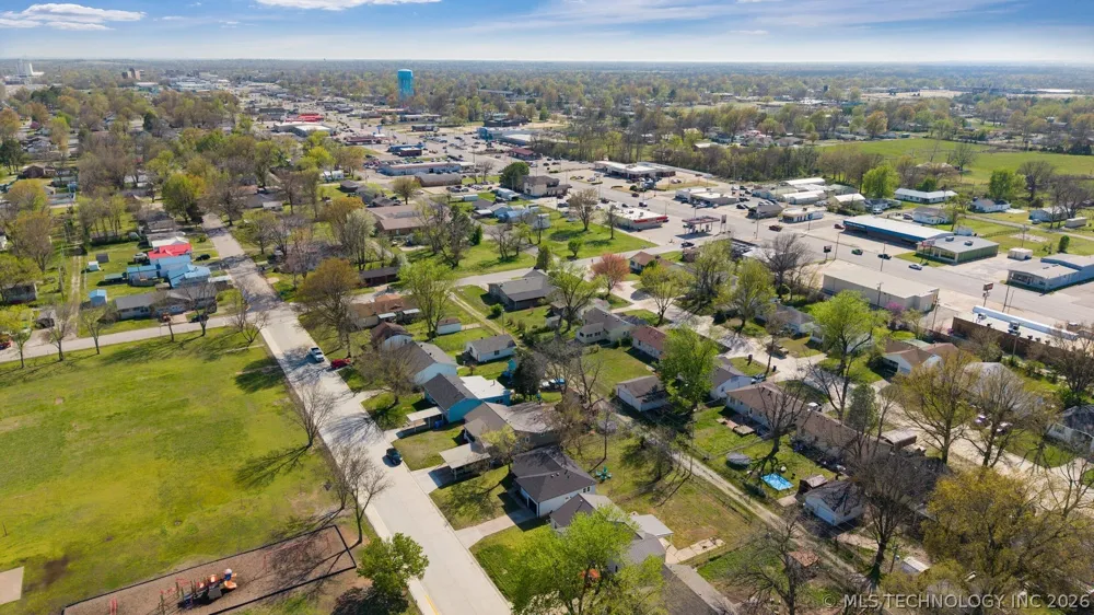 1925 B STREET NE Miami, OK 74354