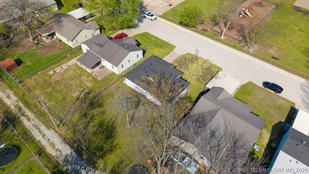 1925 B STREET NE Miami, OK 74354