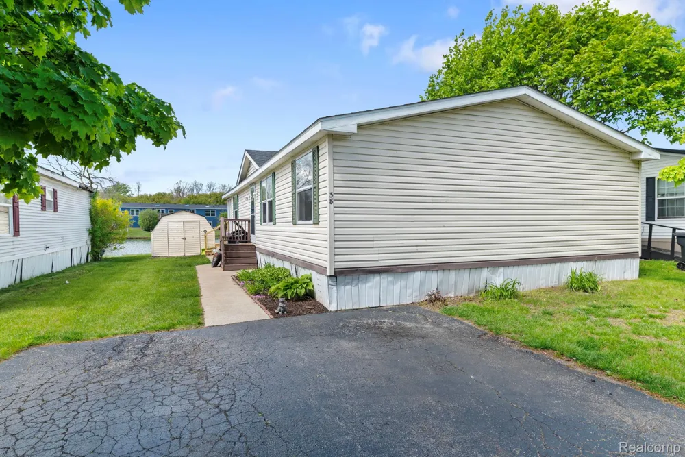 351 North Squirrel Rd #38 Auburn Hills City, MI 48326
