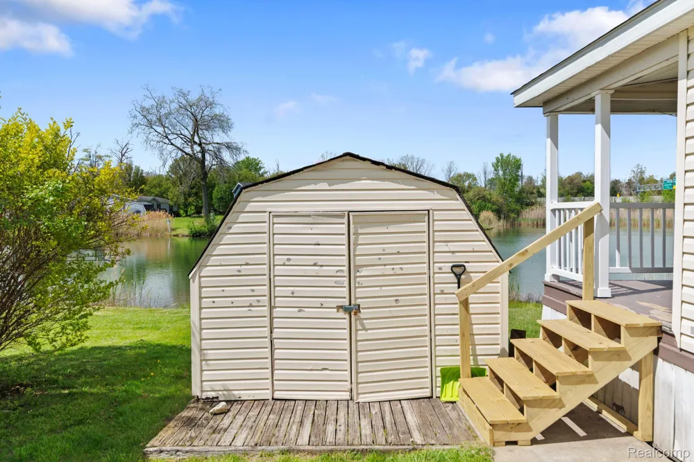 351 North Squirrel Rd #38 Auburn Hills City, MI 48326