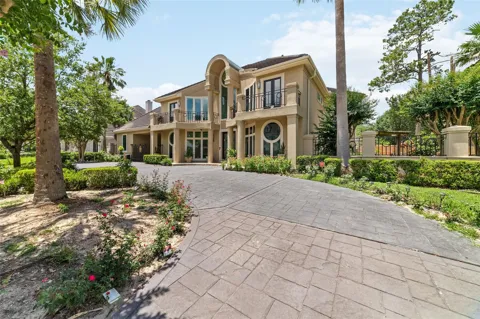 2814 Cedar Woods Place
