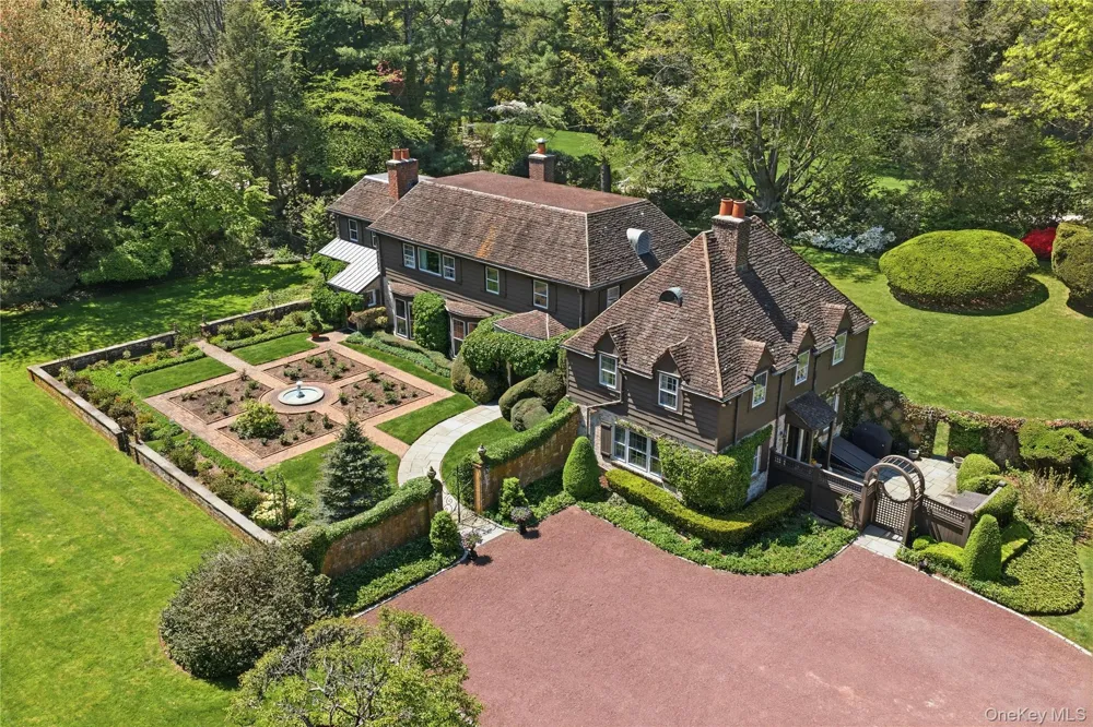 285 Piping Rock Road Locust Valley, NY 11560