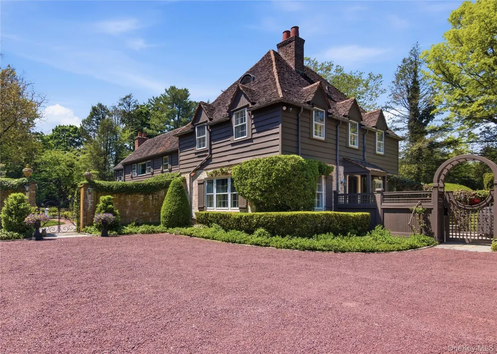 285 Piping Rock Road Locust Valley, NY 11560