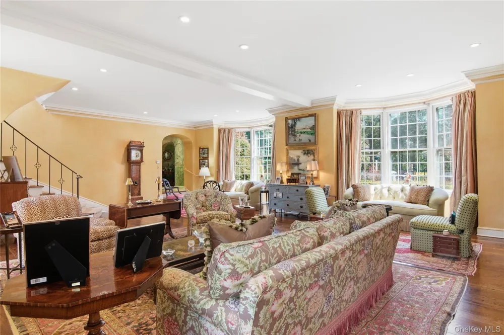 285 Piping Rock Road Locust Valley, NY 11560