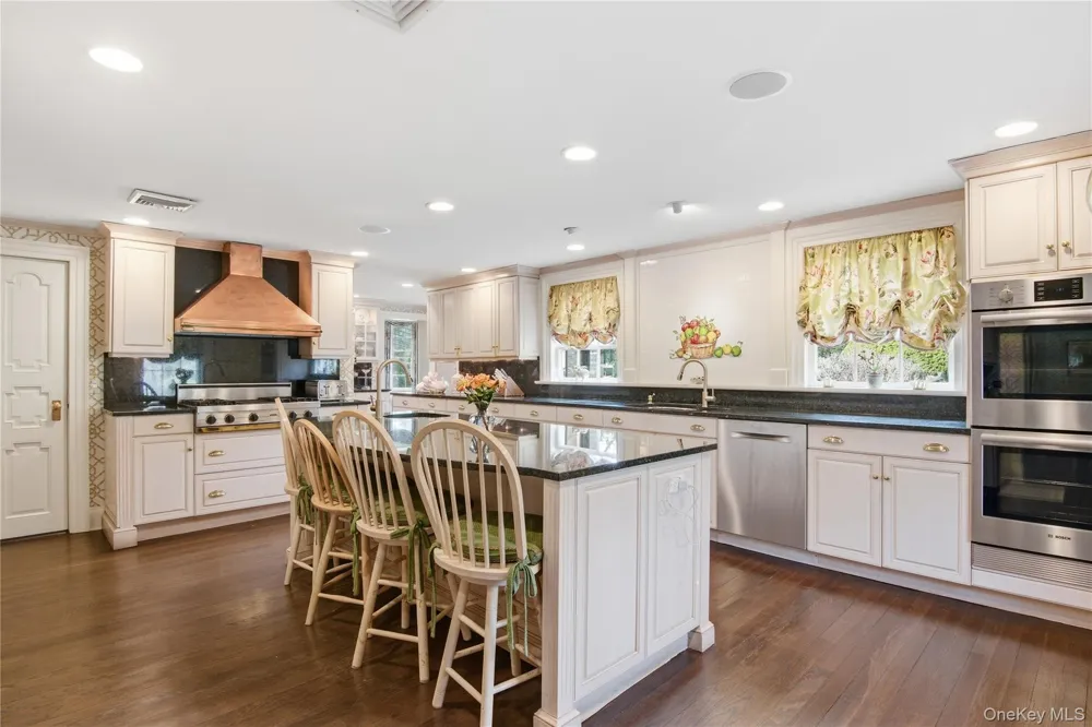 285 Piping Rock Road Locust Valley, NY 11560