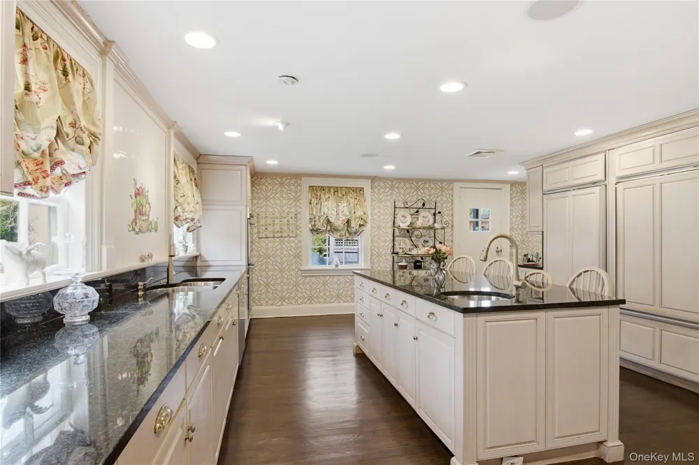 285 Piping Rock Road Locust Valley, NY 11560