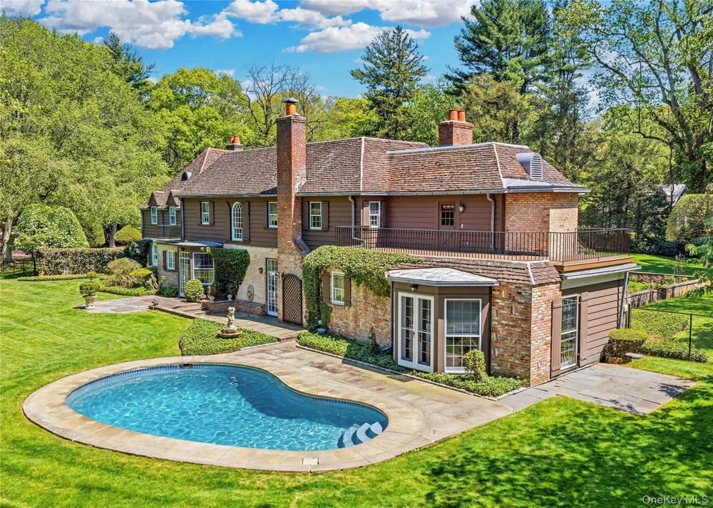 285 Piping Rock Road Locust Valley, NY 11560