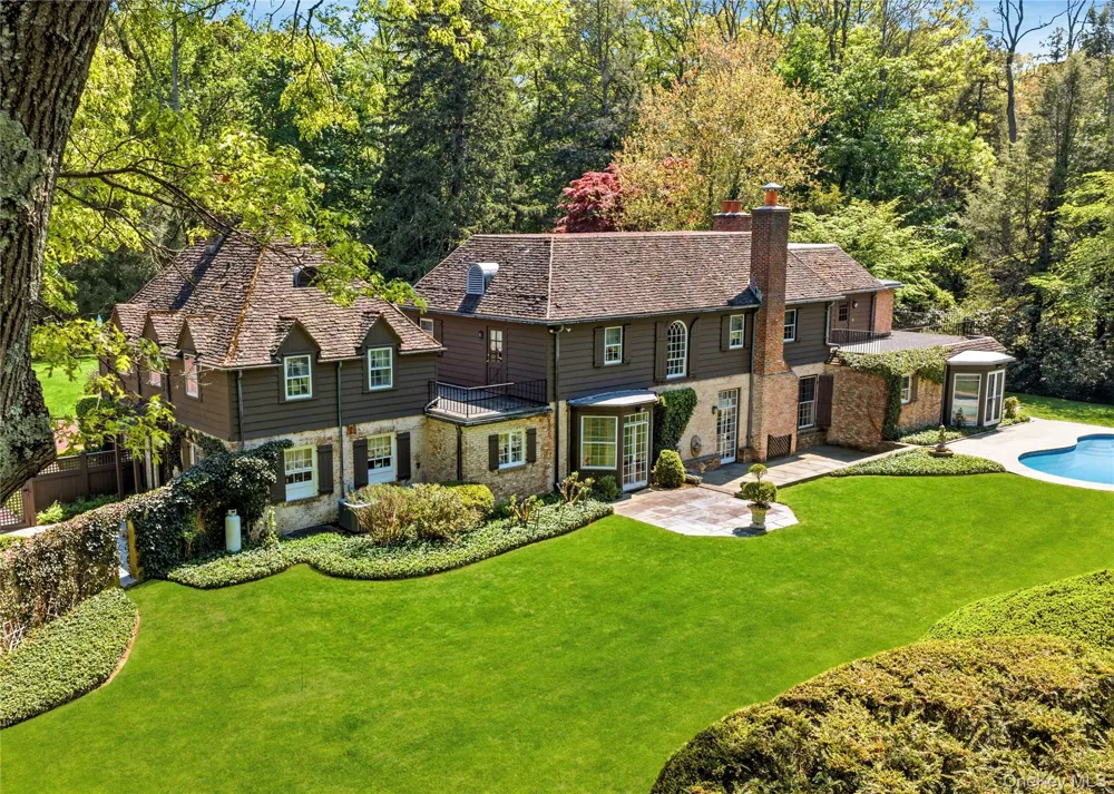 285 Piping Rock Road Locust Valley, NY 11560