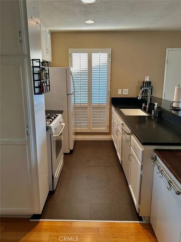 2867 S Fairview #F Santa Ana, CA 92704