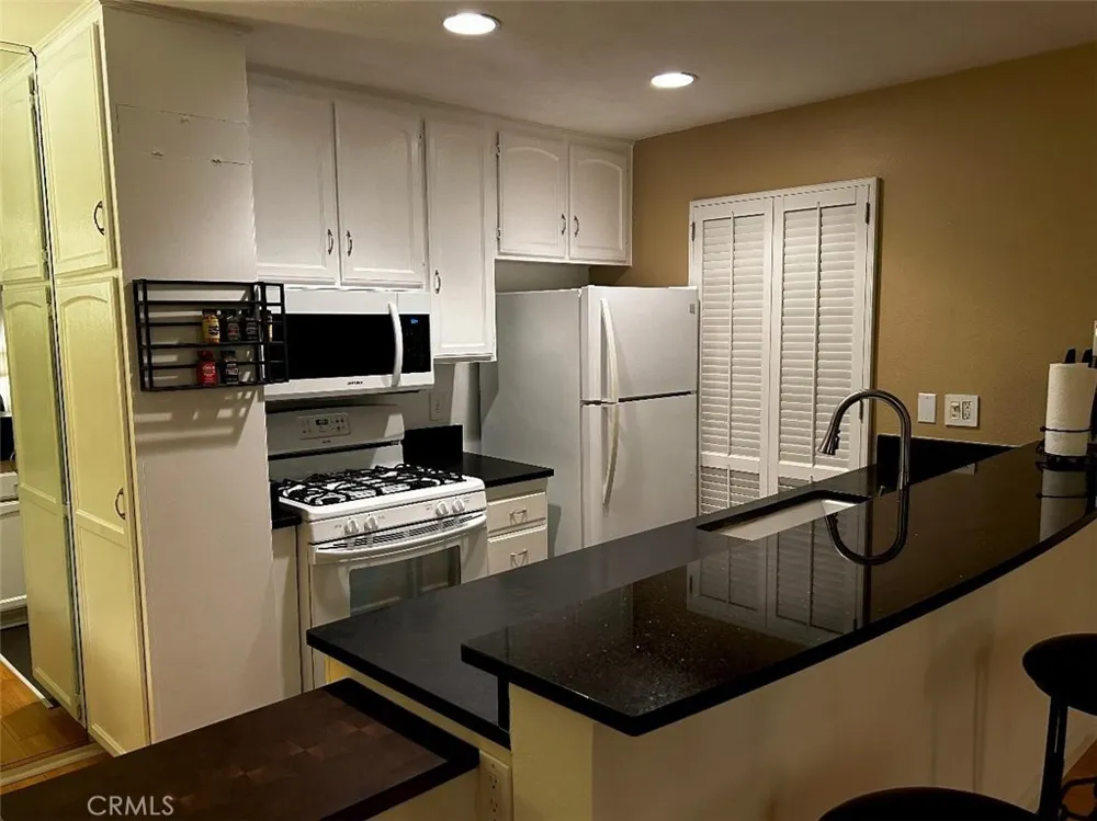 2867 S Fairview #F Santa Ana, CA 92704