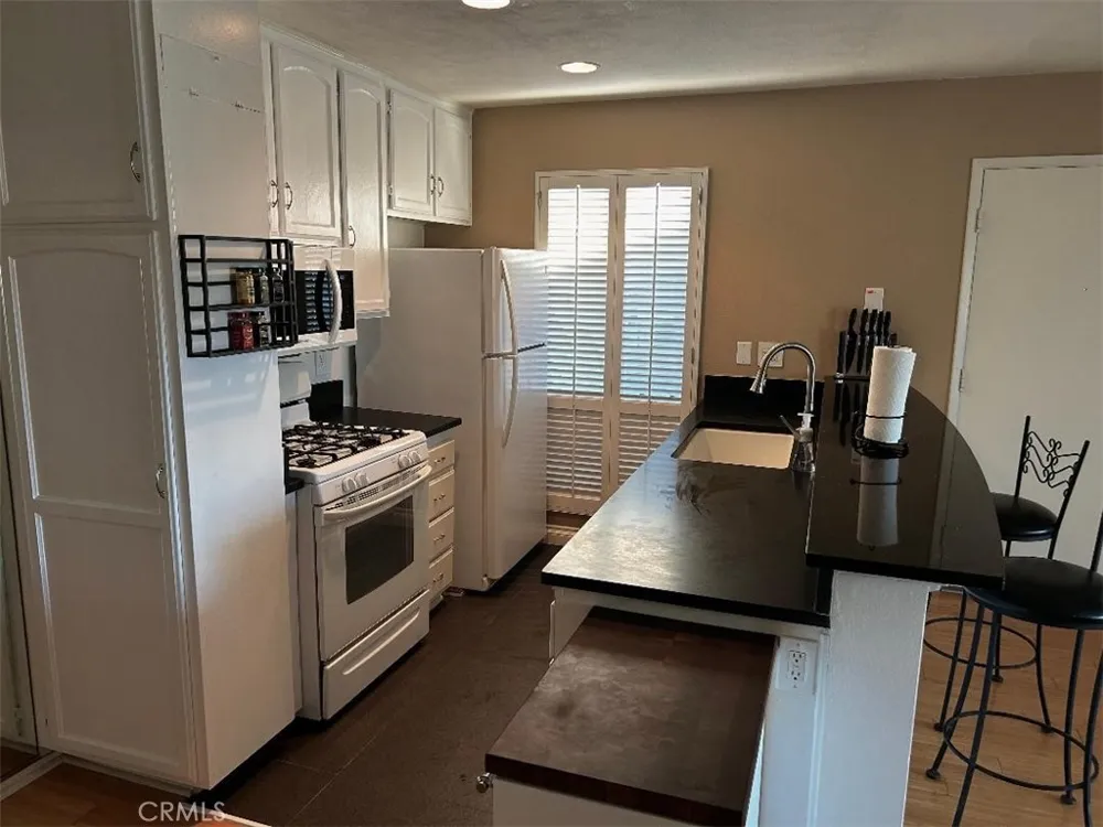 2867 S Fairview #F Santa Ana, CA 92704
