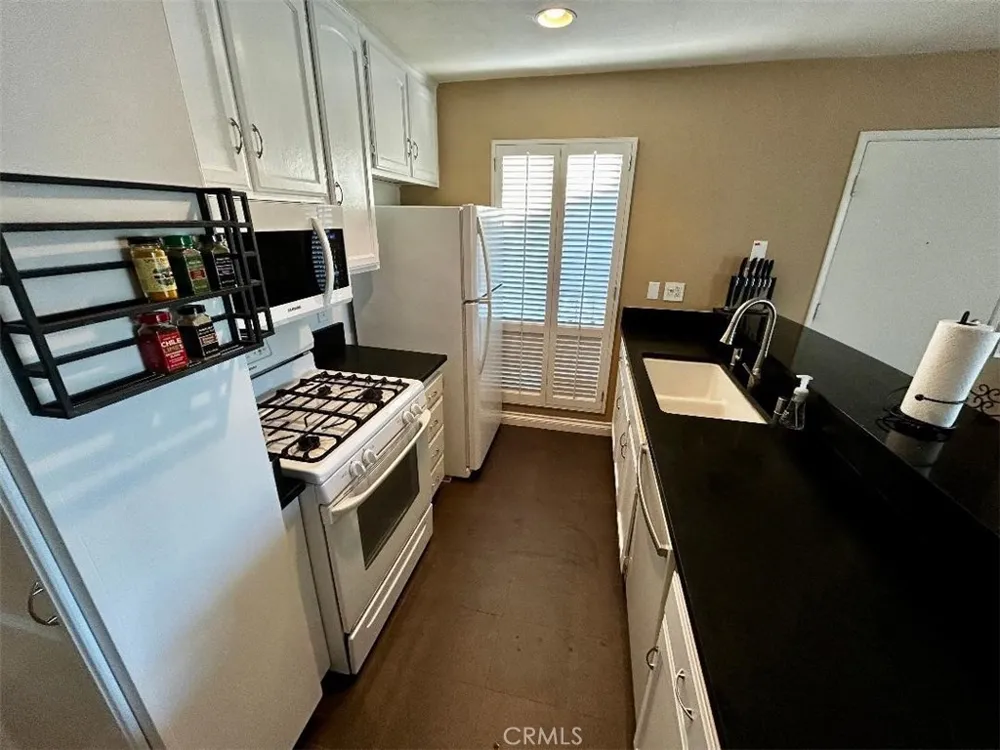 2867 S Fairview #F Santa Ana, CA 92704