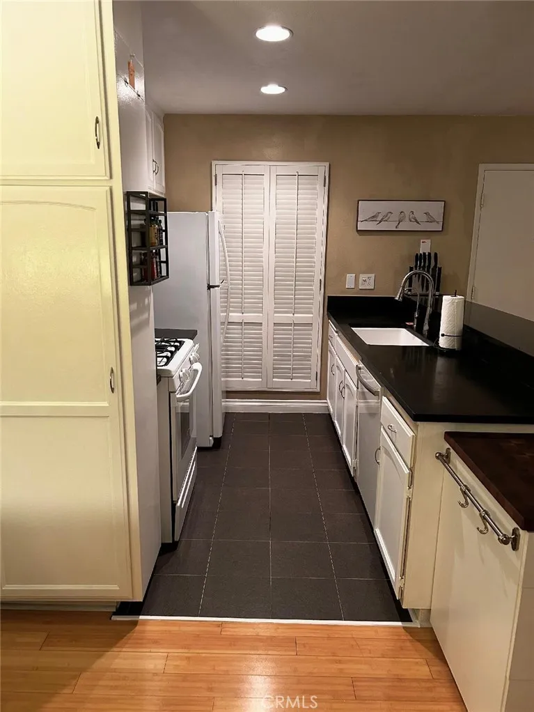 2867 S Fairview #F Santa Ana, CA 92704