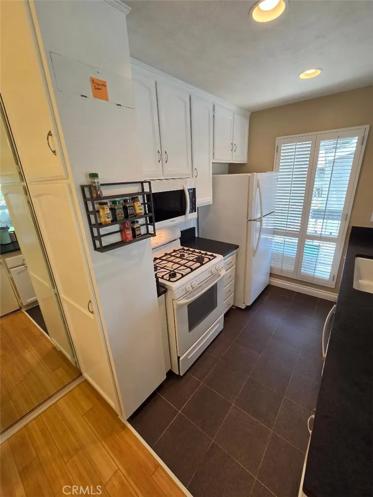 2867 S Fairview #F Santa Ana, CA 92704